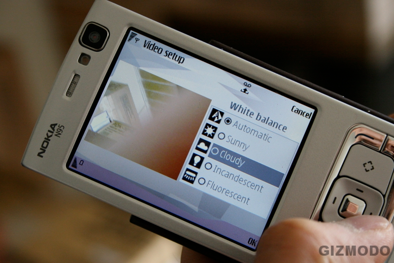 Illustration for article titled Gizmodo's Long-Ass Nokia N95 Review: Why it Rocks, Why it Sucks